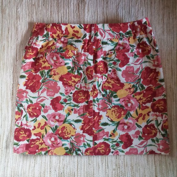 LOFT~ FLORAL MINI SKIRT~ SIZE 6 - Picture 2 of 2